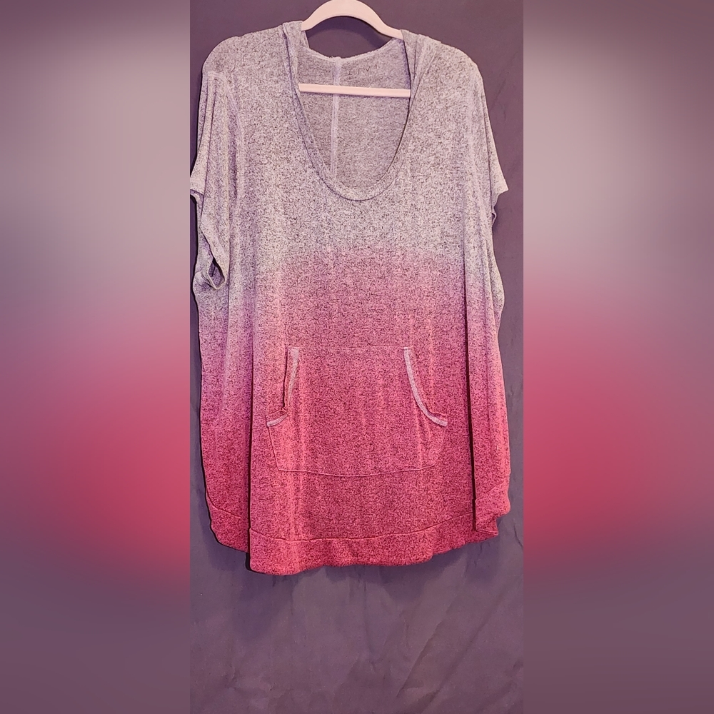 Livi Active Size 26/28 Gray and Pink Tunic